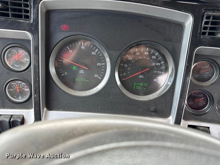 image for item DY8194 2007 Kenworth semi truck