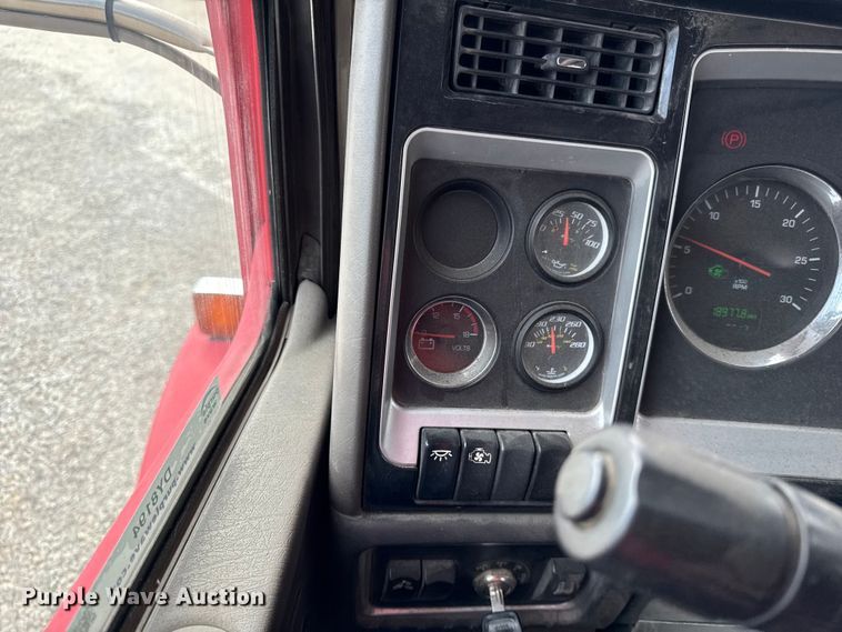 image for item DY8194 2007 Kenworth semi truck