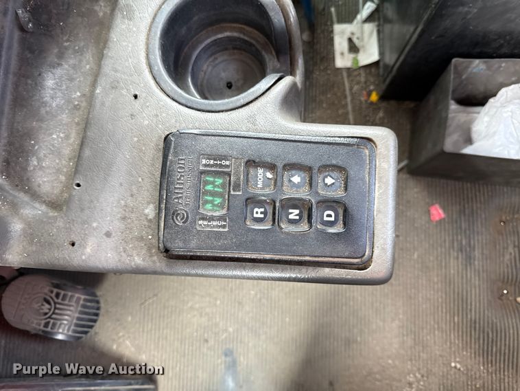 image for item DY8194 2007 Kenworth semi truck