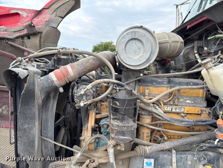 image for item DY8194 2007 Kenworth semi truck