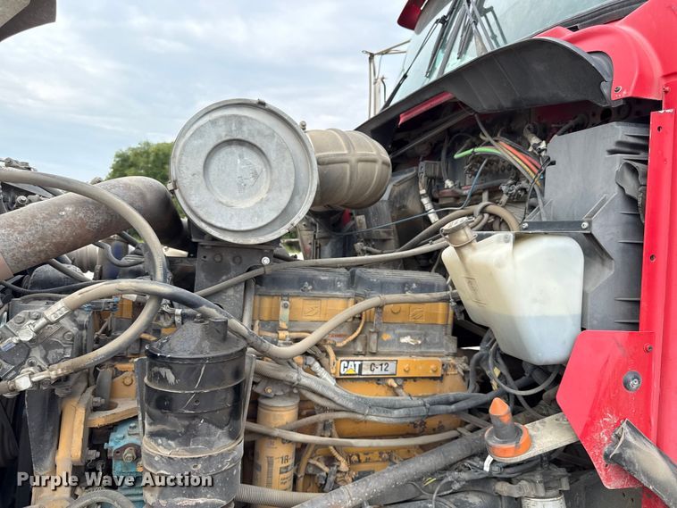 image for item DY8194 2007 Kenworth semi truck