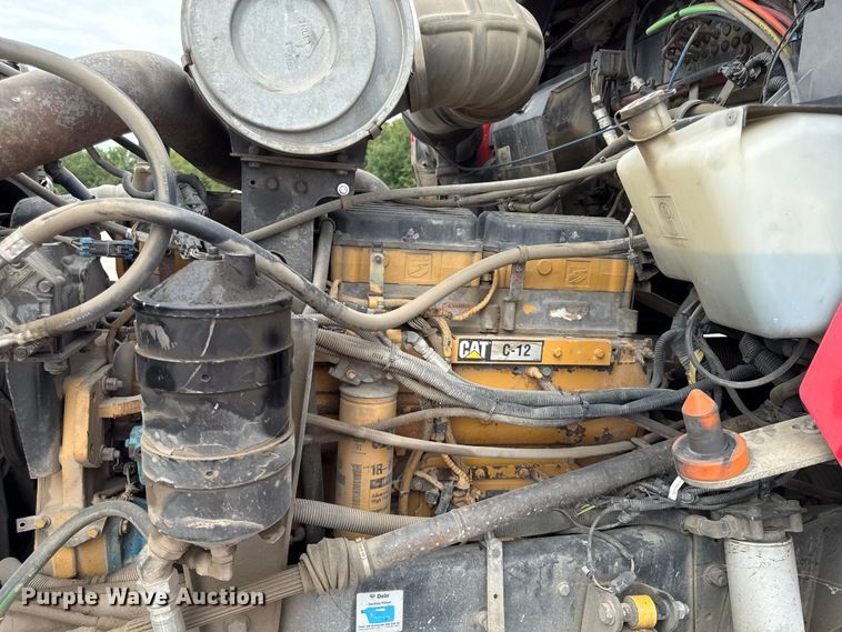 image for item DY8194 2007 Kenworth semi truck