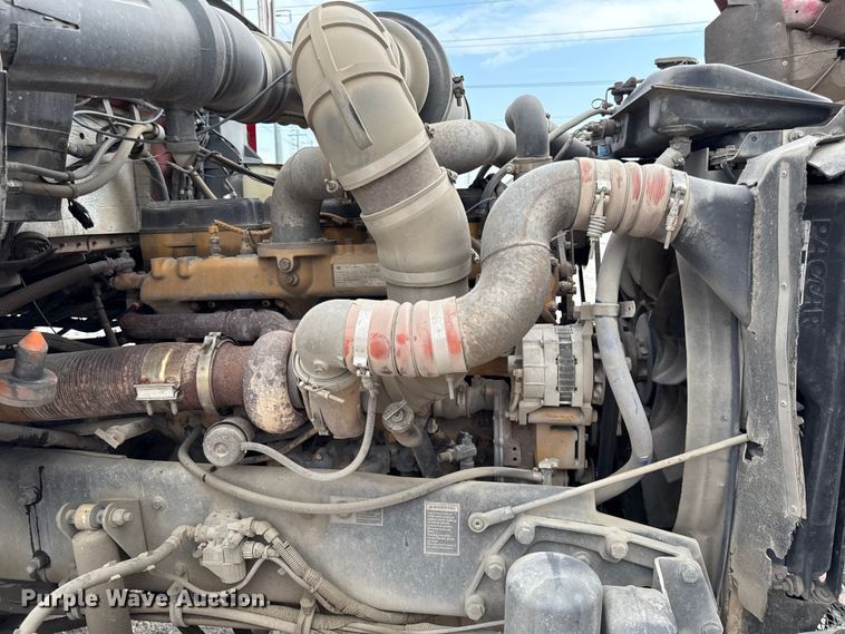 image for item DY8194 2007 Kenworth semi truck