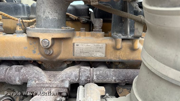 image for item DY8194 2007 Kenworth semi truck