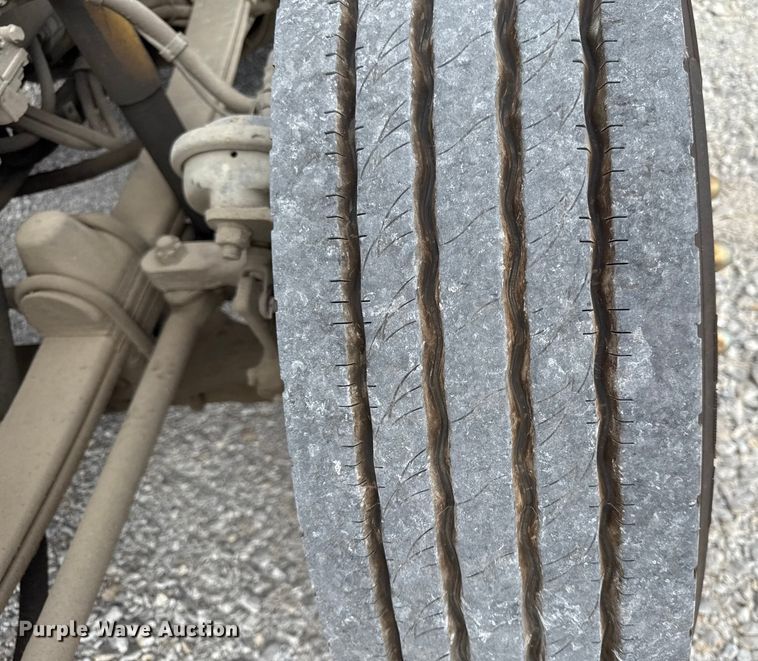 image for item DY8194 2007 Kenworth semi truck