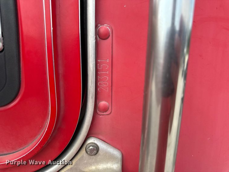 image for item DY8194 2007 Kenworth semi truck