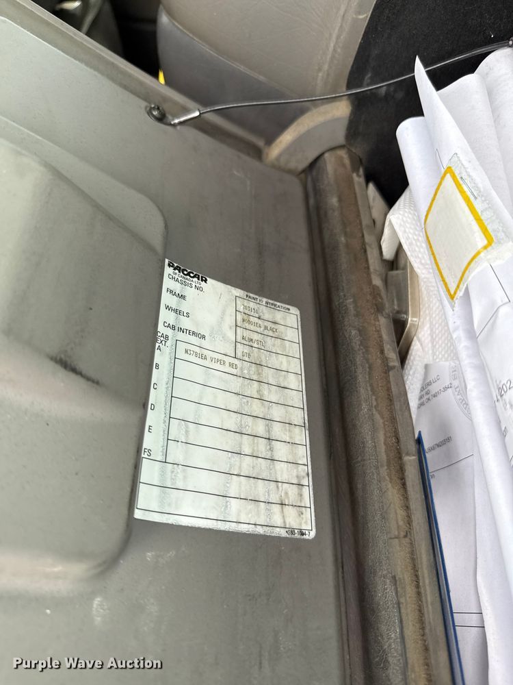 image for item DY8194 2007 Kenworth semi truck