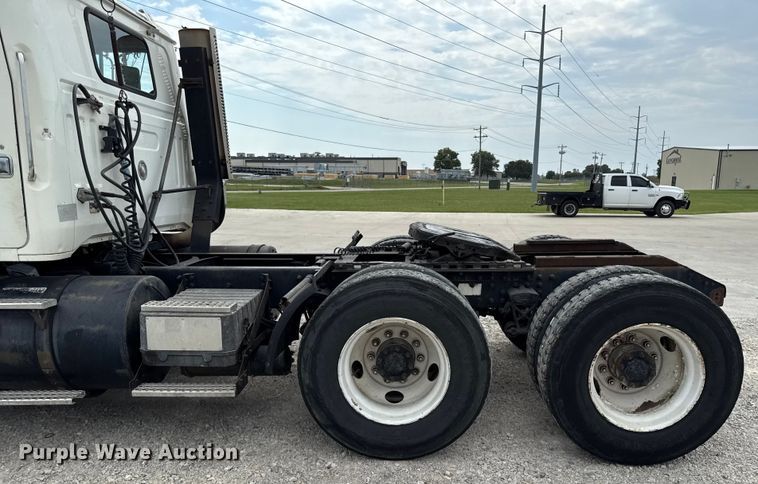 image for item DY8196 1996 Volvo WG semi truck