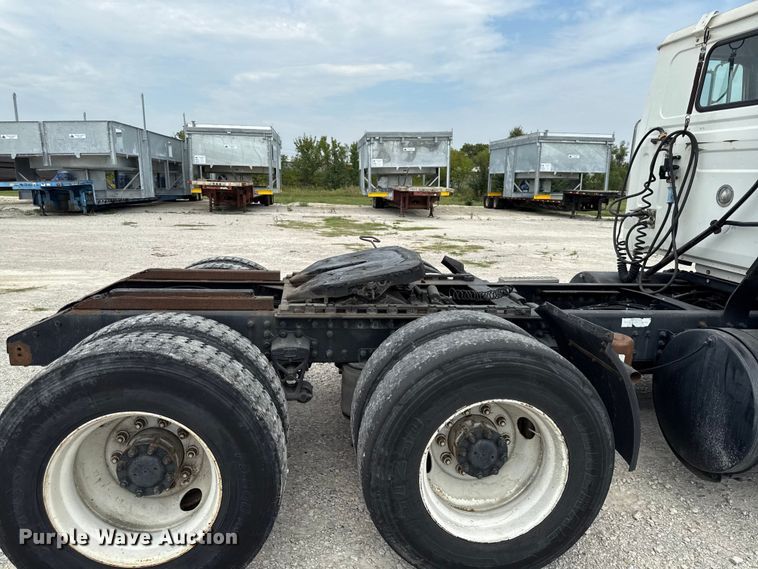 image for item DY8196 1996 Volvo WG semi truck