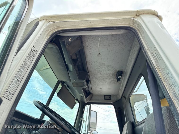 image for item DY8196 1996 Volvo WG semi truck