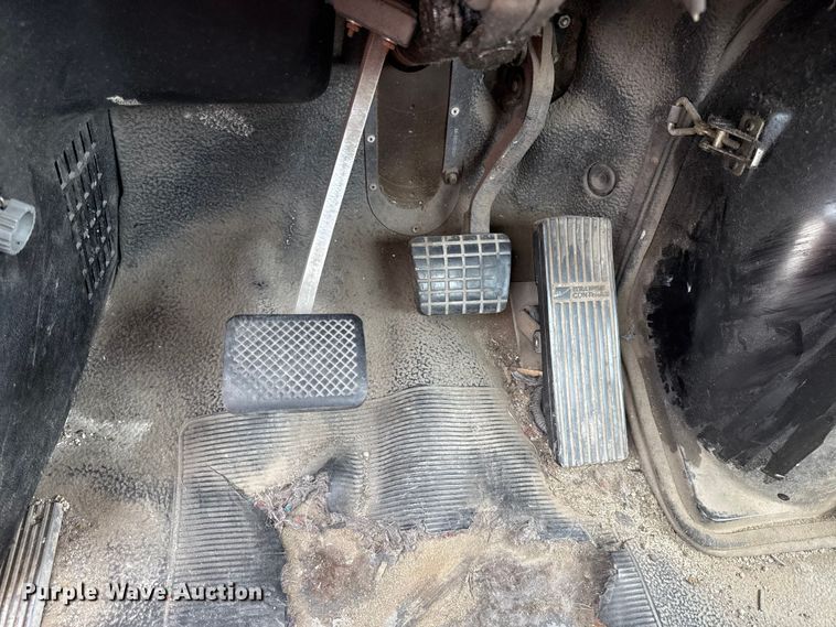 image for item DY8196 1996 Volvo WG semi truck