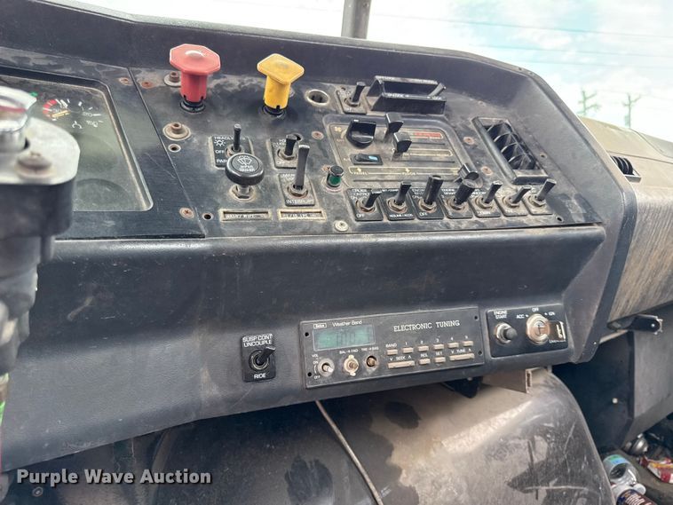 image for item DY8196 1996 Volvo WG semi truck