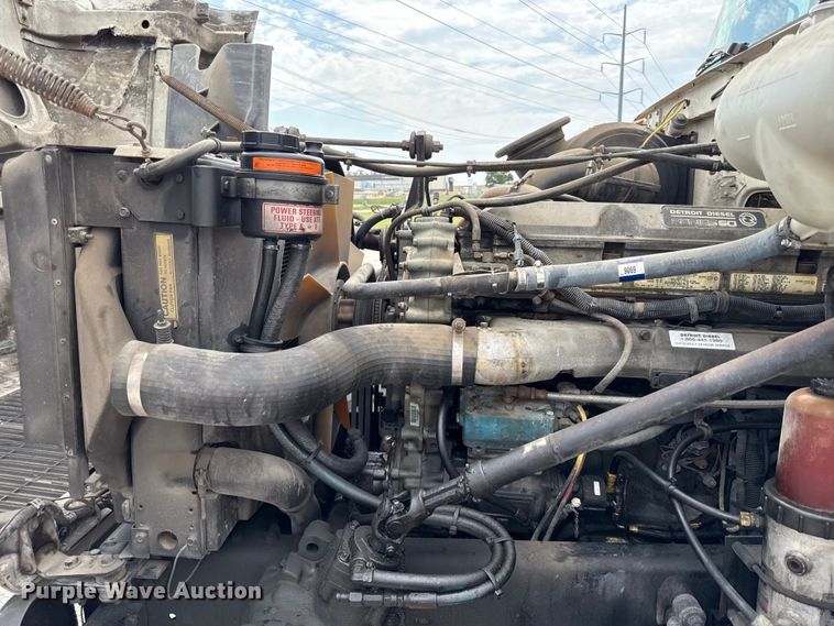 image for item DY8196 1996 Volvo WG semi truck