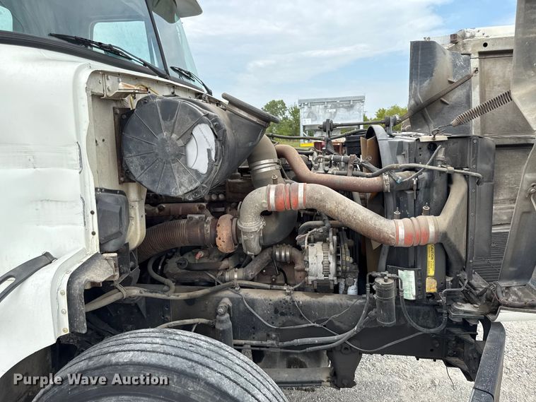 image for item DY8196 1996 Volvo WG semi truck