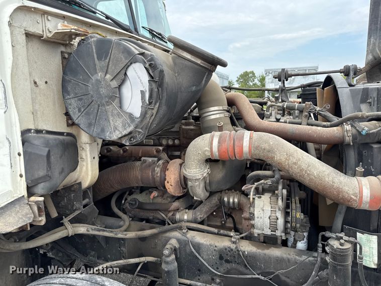 image for item DY8196 1996 Volvo WG semi truck