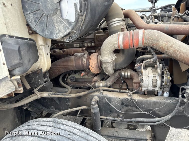 image for item DY8196 1996 Volvo WG semi truck