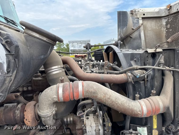 image for item DY8196 1996 Volvo WG semi truck