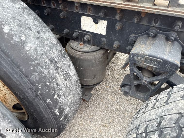 image for item DY8196 1996 Volvo WG semi truck