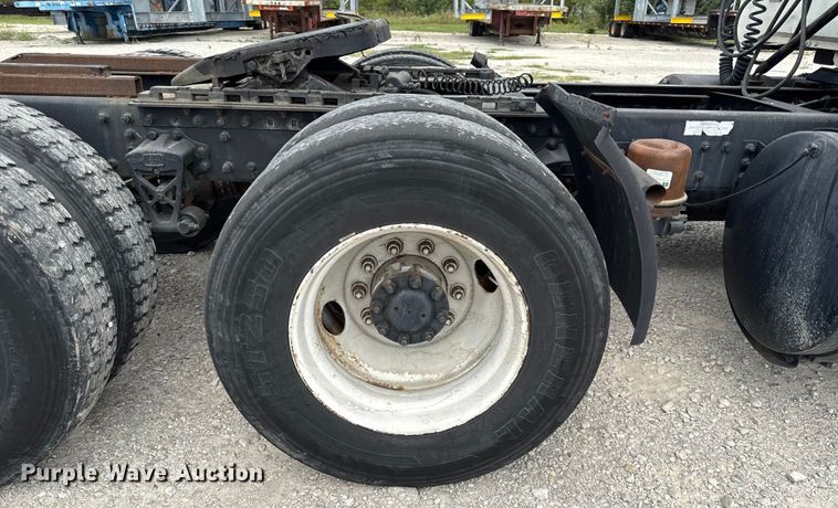 image for item DY8196 1996 Volvo WG semi truck