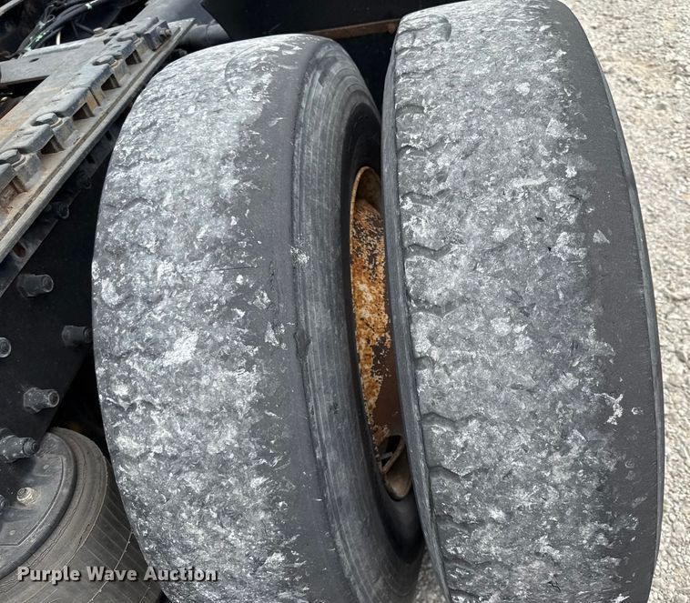 image for item DY8196 1996 Volvo WG semi truck