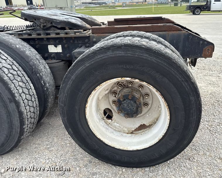 image for item DY8196 1996 Volvo WG semi truck