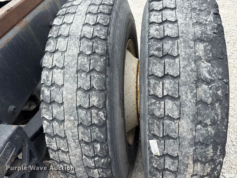 image for item DY8196 1996 Volvo WG semi truck