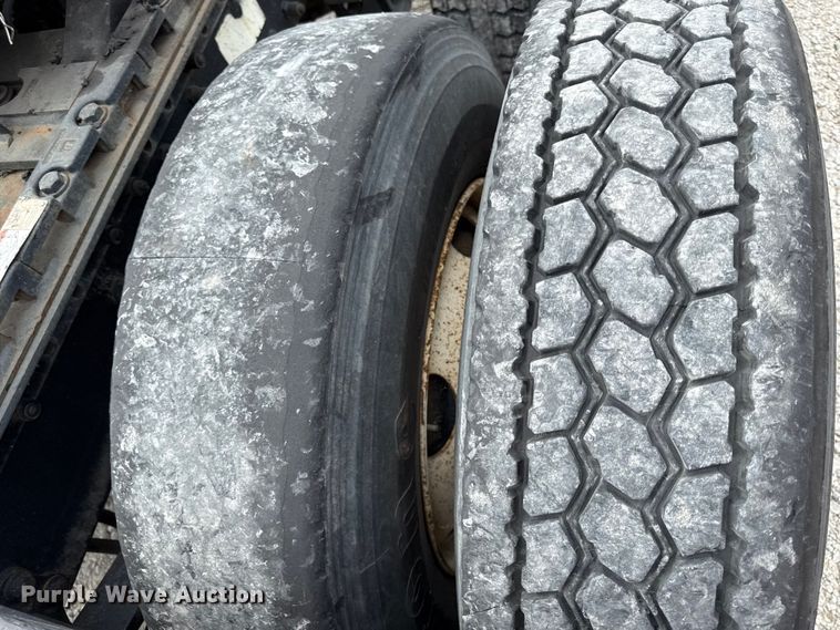 image for item DY8196 1996 Volvo WG semi truck