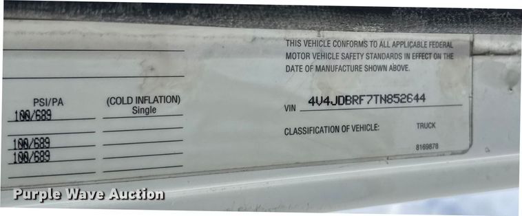 image for item DY8196 1996 Volvo WG semi truck