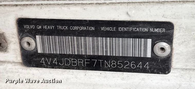 image for item DY8196 1996 Volvo WG semi truck