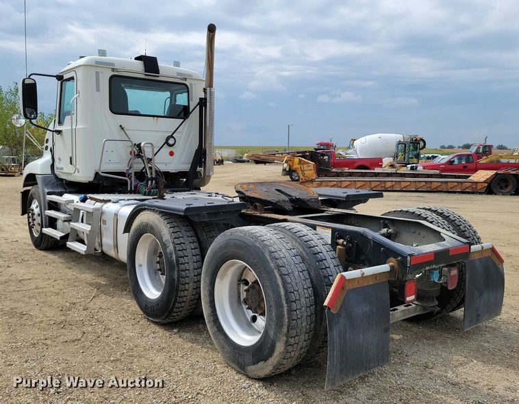 image for item DZ6608 2016 Mack CXU613 semi truck