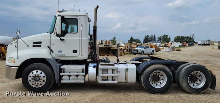 image for item DZ6608 2016 Mack CXU613 semi truck