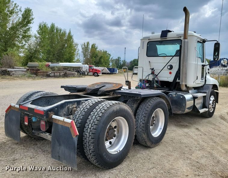 image for item DZ6608 2016 Mack CXU613 semi truck