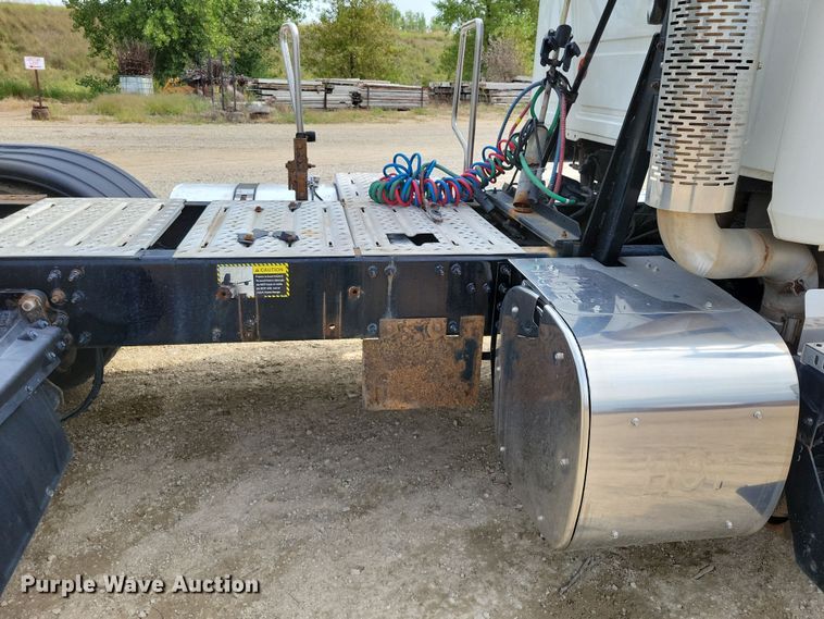 image for item DZ6608 2016 Mack CXU613 semi truck