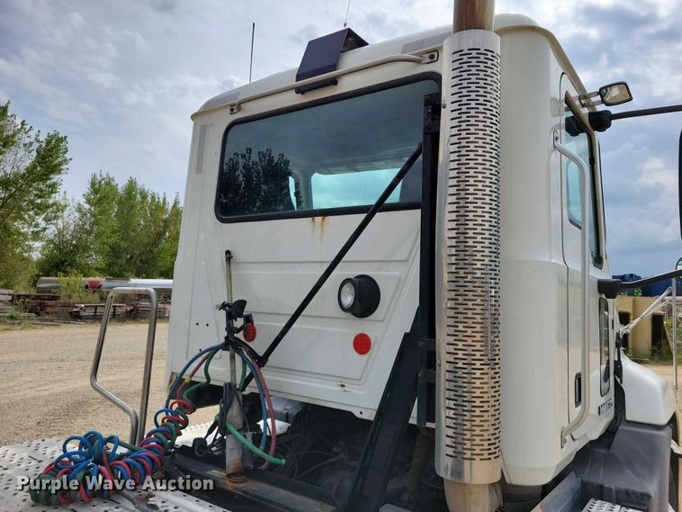 image for item DZ6608 2016 Mack CXU613 semi truck