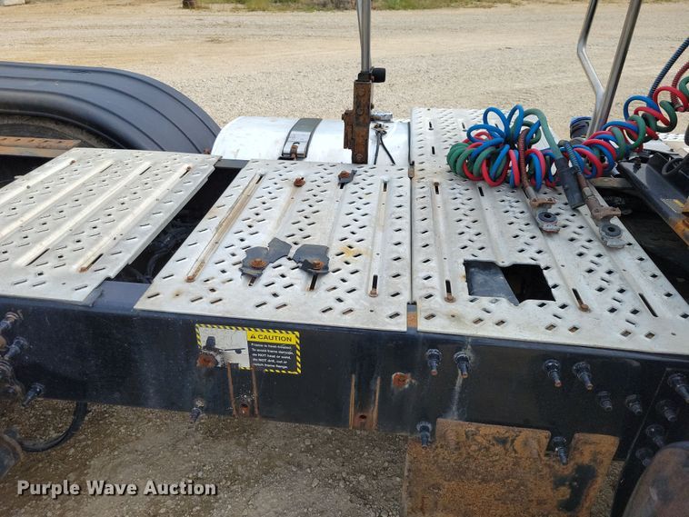 image for item DZ6608 2016 Mack CXU613 semi truck