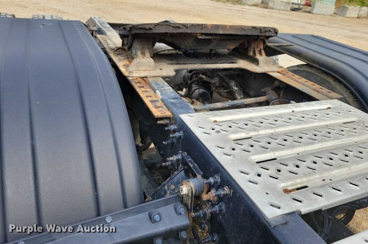 image for item DZ6608 2016 Mack CXU613 semi truck