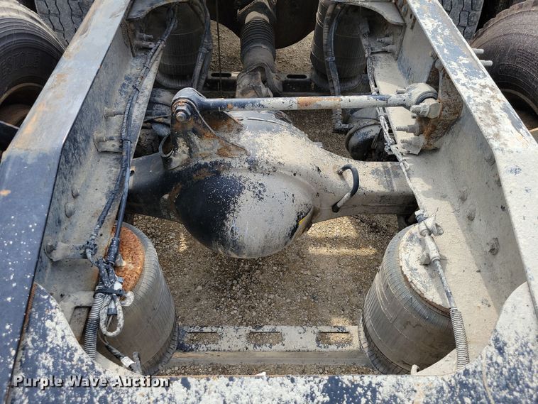 image for item DZ6608 2016 Mack CXU613 semi truck