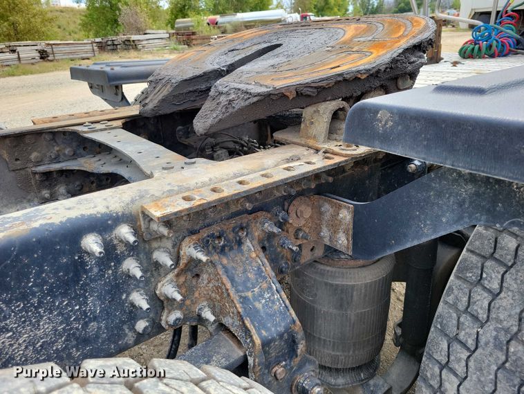 image for item DZ6608 2016 Mack CXU613 semi truck