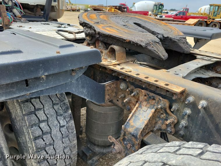 image for item DZ6608 2016 Mack CXU613 semi truck