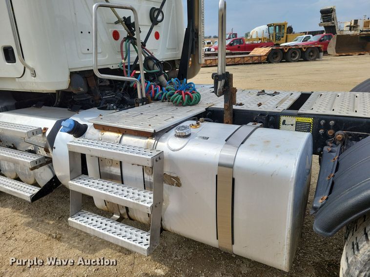 image for item DZ6608 2016 Mack CXU613 semi truck