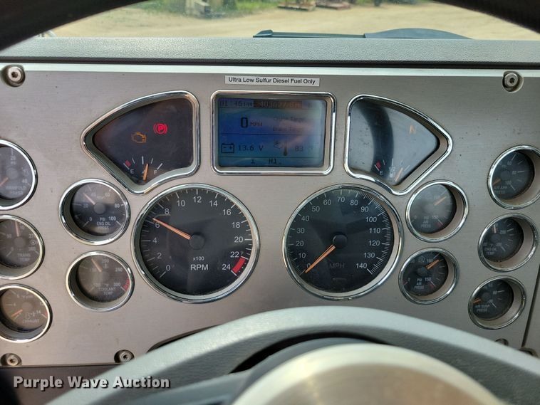 image for item DZ6608 2016 Mack CXU613 semi truck