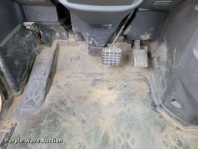 image for item DZ6608 2016 Mack CXU613 semi truck