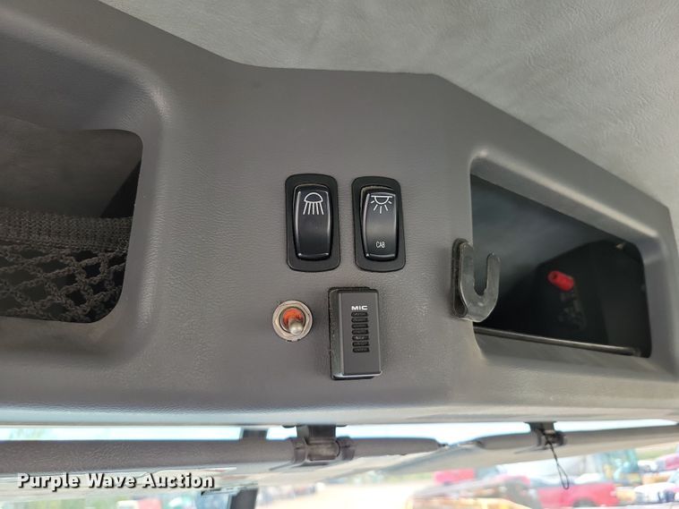 image for item DZ6608 2016 Mack CXU613 semi truck