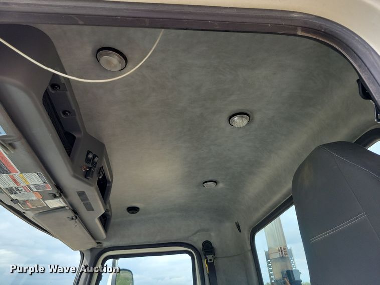 image for item DZ6608 2016 Mack CXU613 semi truck