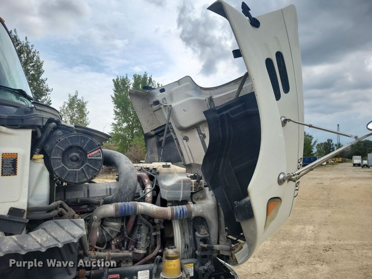 image for item DZ6608 2016 Mack CXU613 semi truck