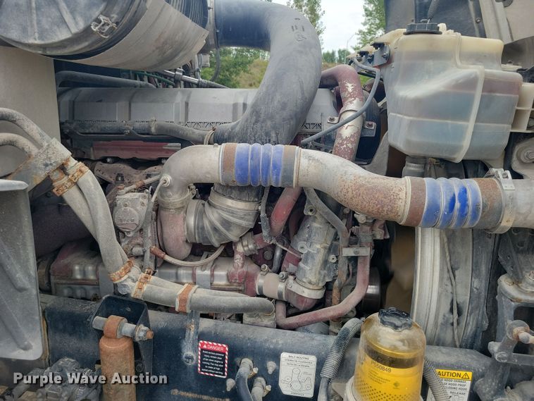 image for item DZ6608 2016 Mack CXU613 semi truck