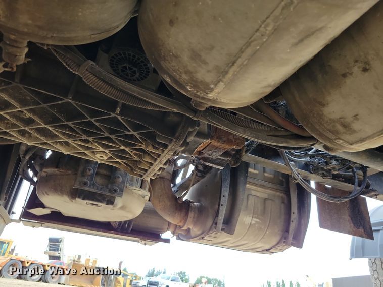 image for item DZ6608 2016 Mack CXU613 semi truck