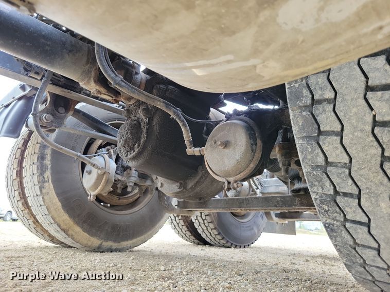 image for item DZ6608 2016 Mack CXU613 semi truck