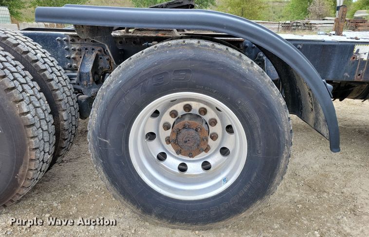 image for item DZ6608 2016 Mack CXU613 semi truck