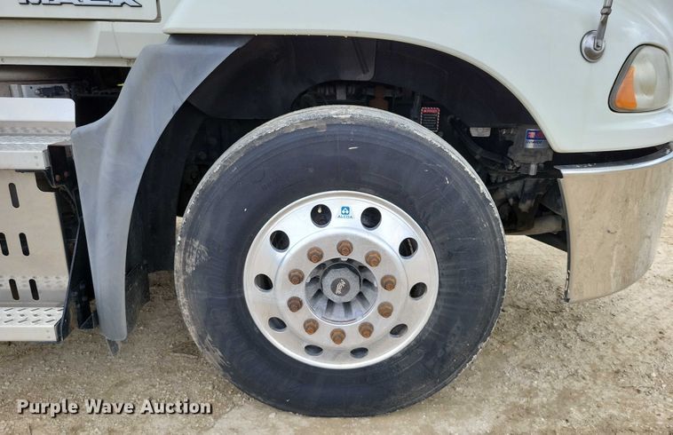 image for item DZ6608 2016 Mack CXU613 semi truck